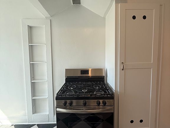 3rd image of 1703 Hillhurst Ave #1/2