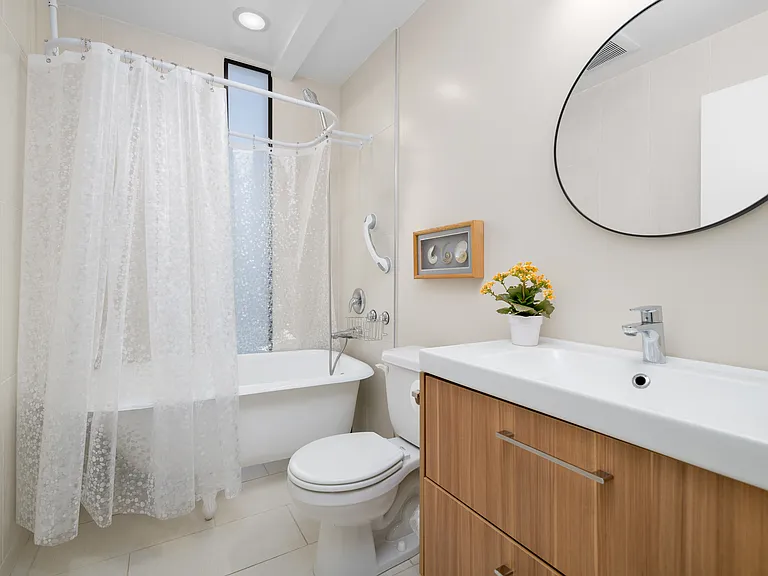 Shower/Tub Bath