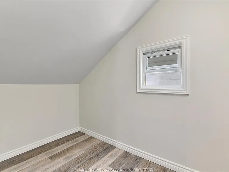 1069 Marentette Ave #UPPER — Photo 16