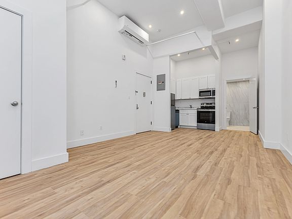 4th image of 81 Willoughby St #510