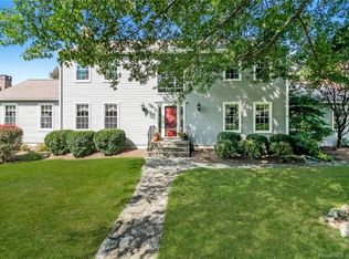 1 Cross Hill Rd, Bethel, CT 06801