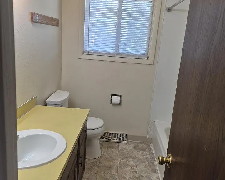 2901 Vermillion Dr — Photo 5