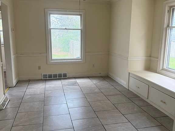 3rd image of 126 Wesley Ave