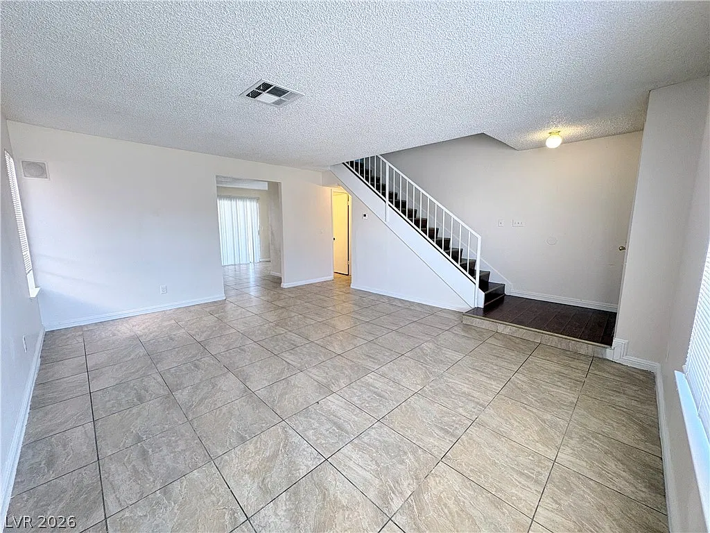 4 bed, 2.5 bath, 1610 sqft, $1,800 — Photo 4