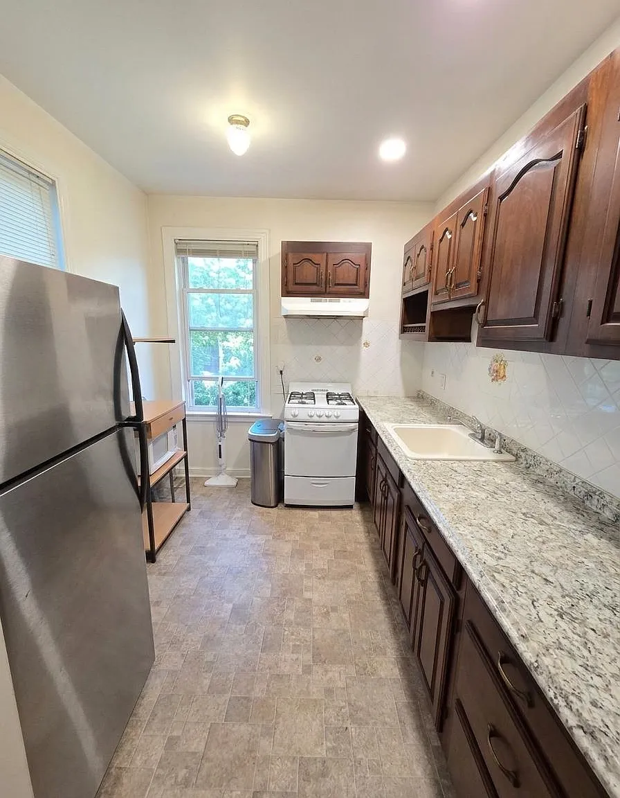 1 bed, 1.0 bath, $1,900 — Photo 3