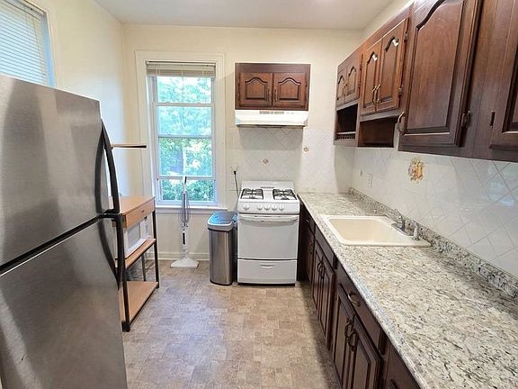 3rd image of 505 Hoboken Rd #B