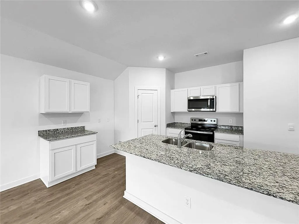 4 bed, 1893 sqft, $1,870 — Photo 3