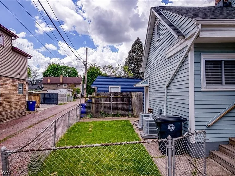 3301 Hancock Ave #UP — Photo 22