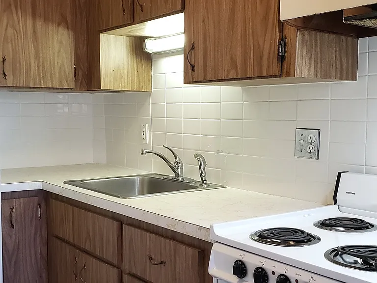924 Beacon St #6 — Photo 14