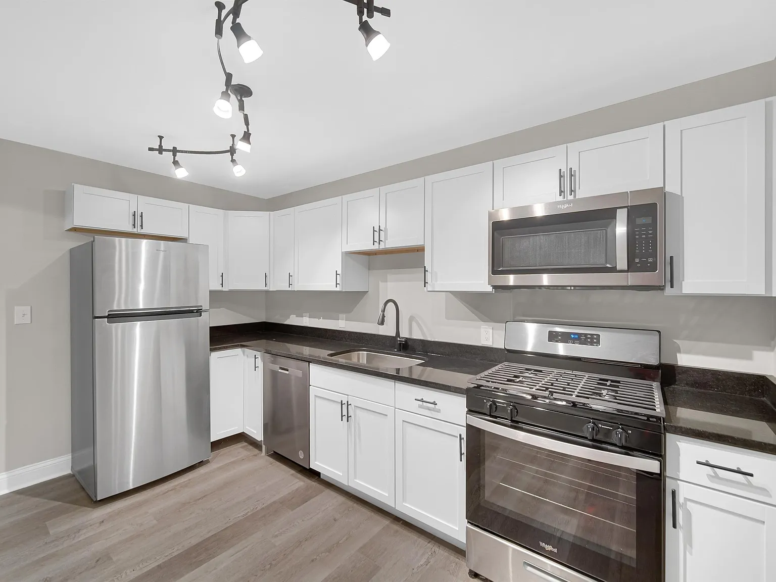 215 East Street - 3 — Photo 2