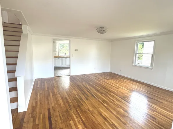 110 Dirienzo Hts, Derby, CT 06418