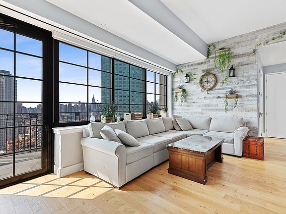 5th image of 27-21 44th Dr Penthouse 2501
