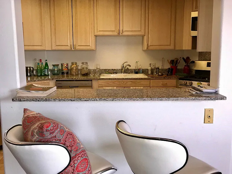 8349 Blackburn Ave #302 — Photo 90