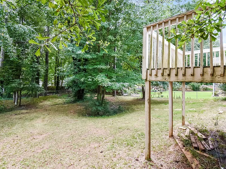 1009 Hicksmil Dr SW — Photo 17