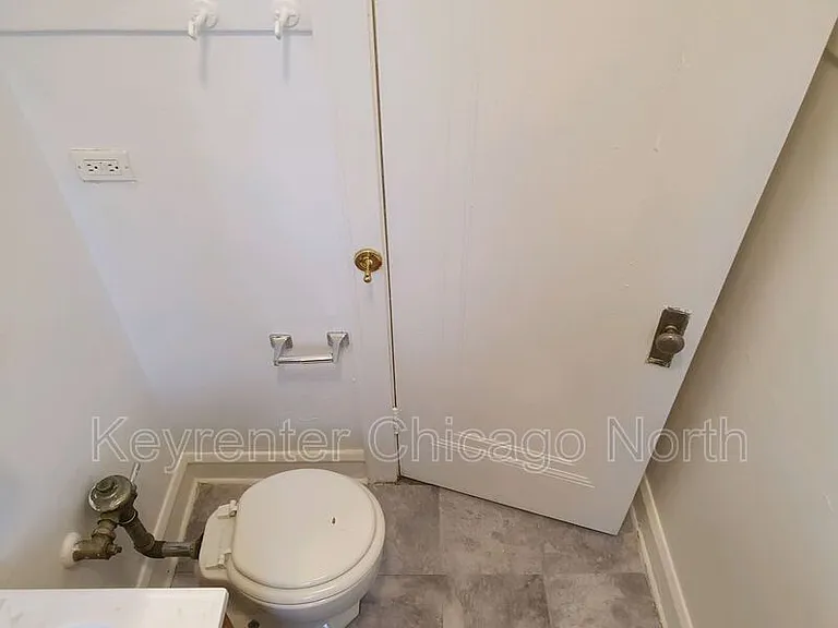 914 Sherman Ave — Photo 8