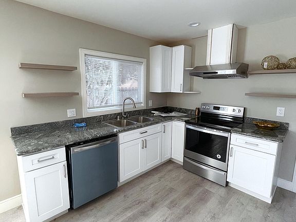4th image of 1671 Whitton Ave