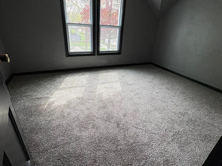 302 3rd Ave NW — Photo 9