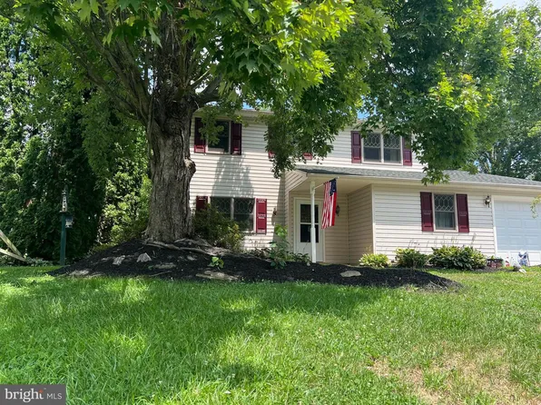 2527 Valley Dr, Lancaster, PA 17603