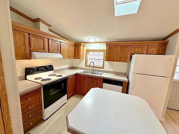 5th image of 33 Briar Ln