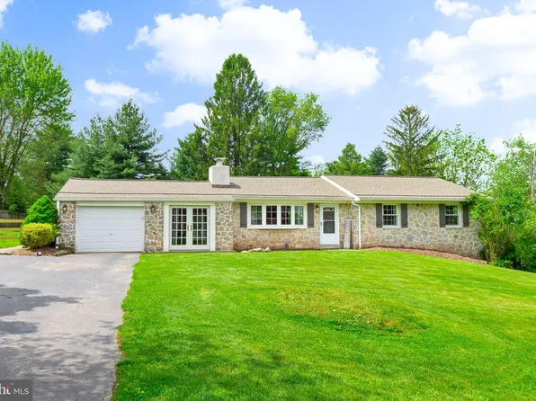 32 Galicia Dr, Phoenixville, PA 19460