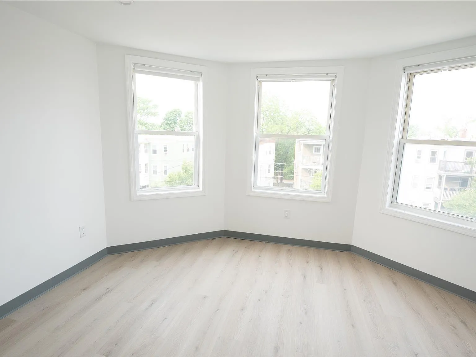 3 bed, 1207 sqft, $4,000 — Photo 4