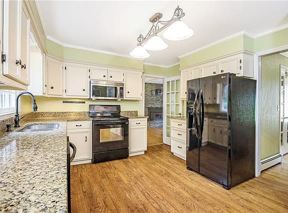 5th image of 8 Linda Ln