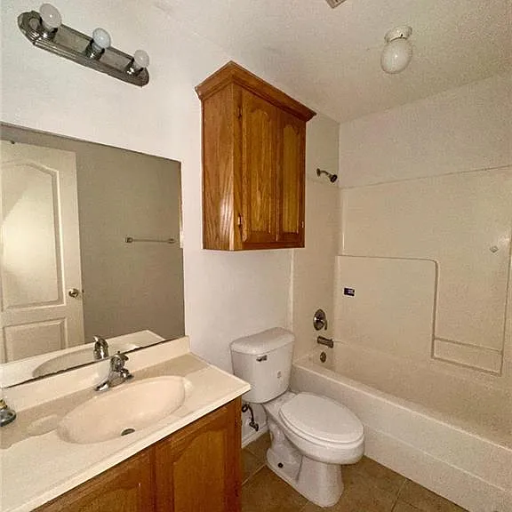 808 N Cross Ln #3 — Photo 16