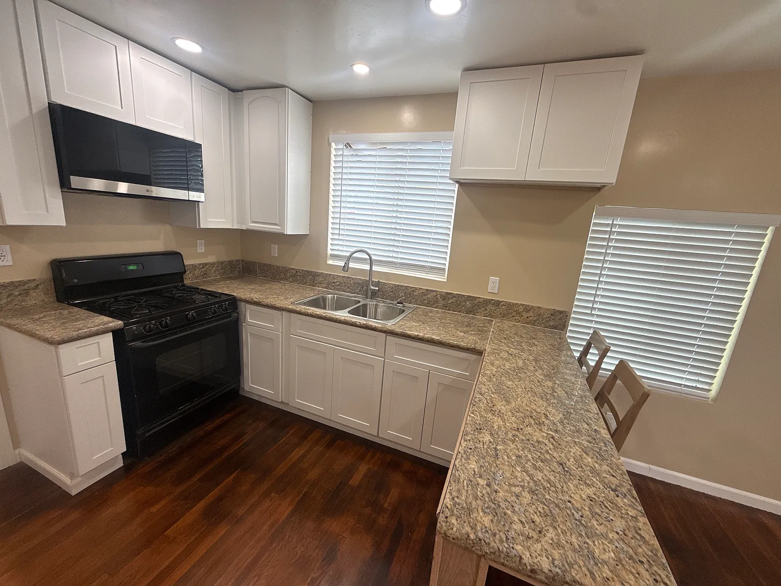 4 bed, 1500 sqft, $4,995 — Photo 3
