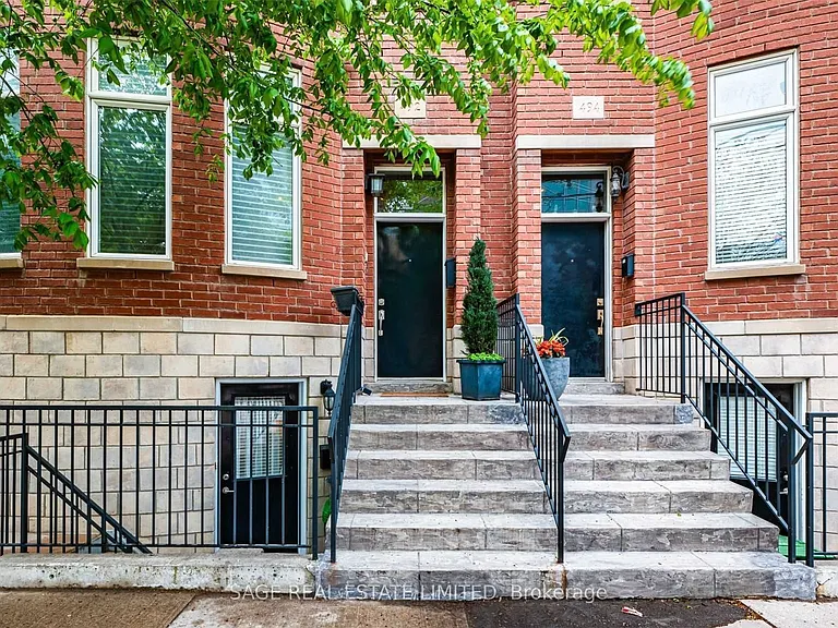 492 King St E — Photo 1