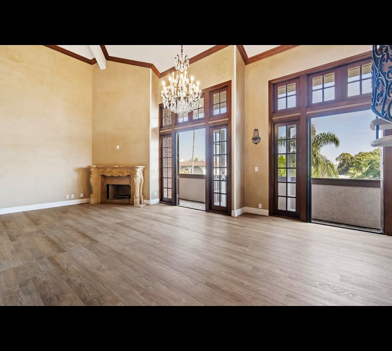 2 bed, 2.5 bath, 2400 sqft, $6,200 — Photo 2