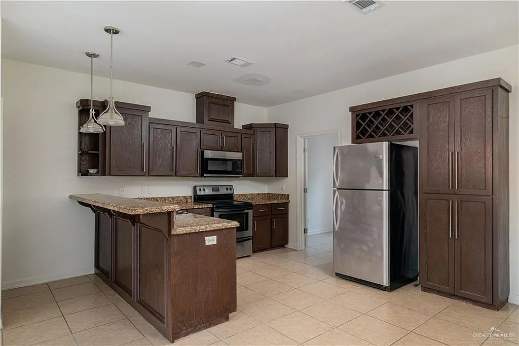 2 bed, 2.5 bath, 1298 sqft, $1,225 — Photo 4