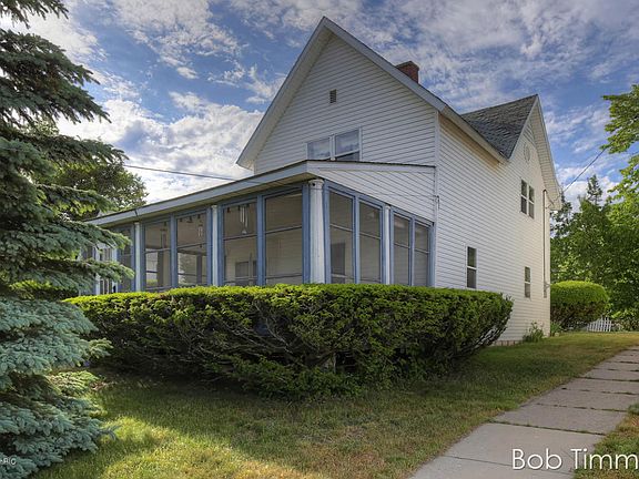 2nd image of 2335 Pavillion St