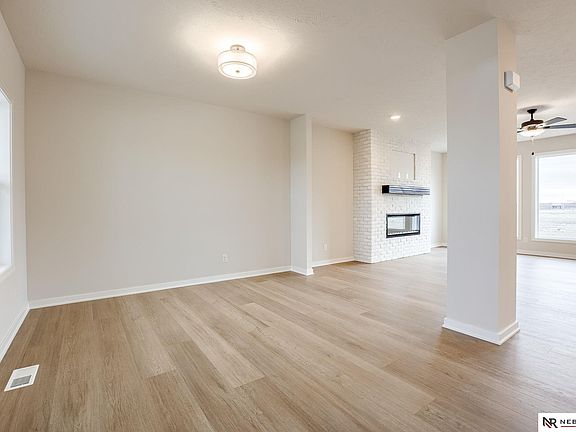 5th image of 12603 Carpenter St