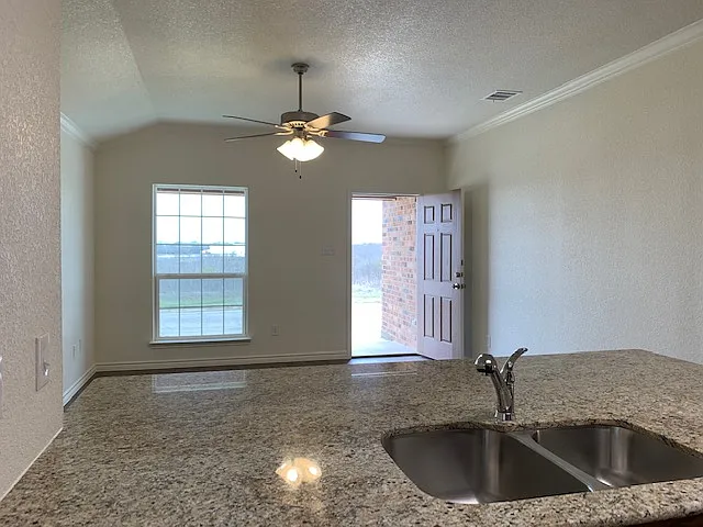 279 Olaf Dr #B — Photo 5