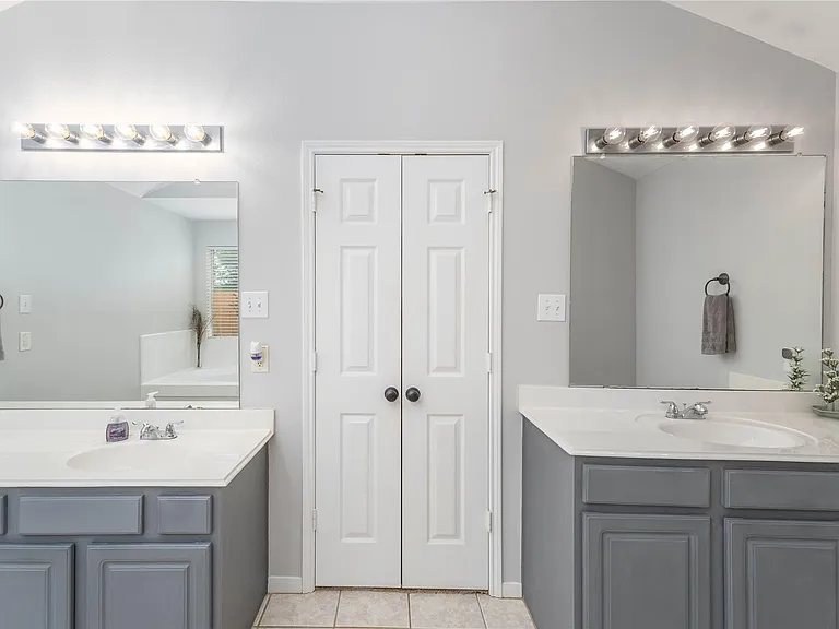 2309 Orleans Ln — Photo 15