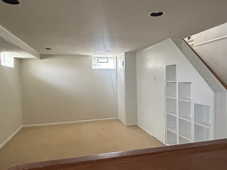 32700 Aurora Rd — Photo 11