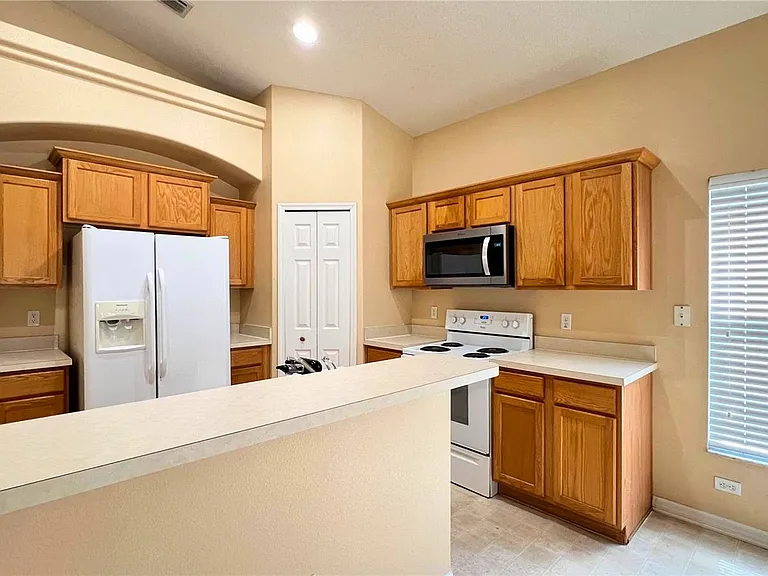 16709 Fresh Meadow Dr — Photo 2