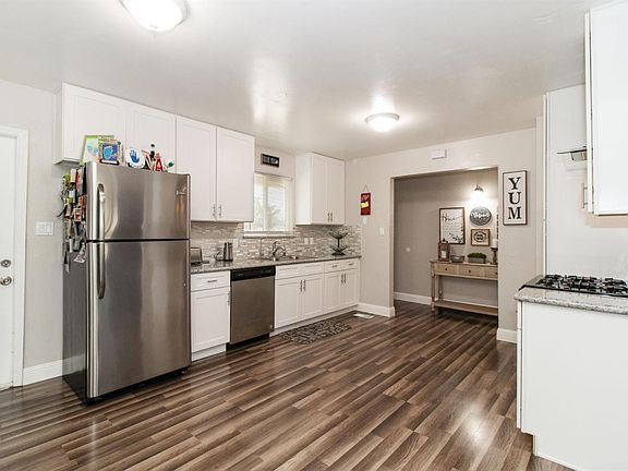 5th image of 5047 E Carmen Ave