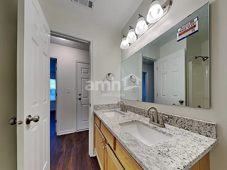 1070 Halifax Ln — Photo 16