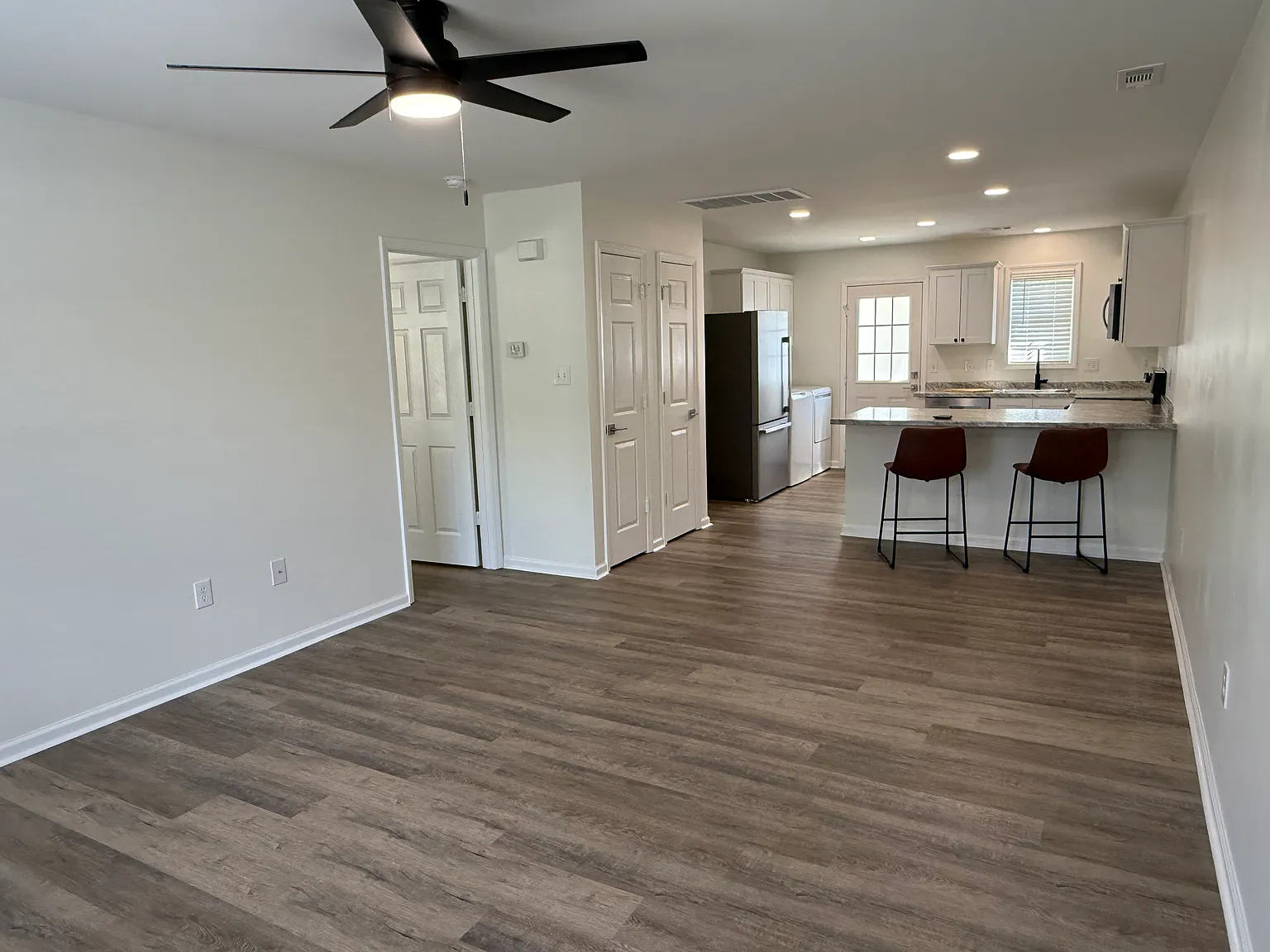 2 bed, 852 sqft, $1,600 — Photo 3