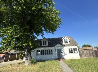 461 N Bates Ave, Dinuba, CA 93618