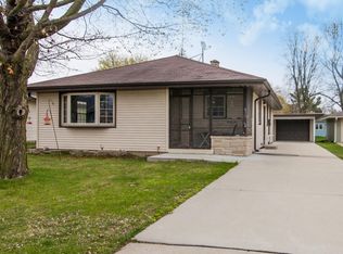 833 Roosevelt Ave, Oconomowoc, WI 53066