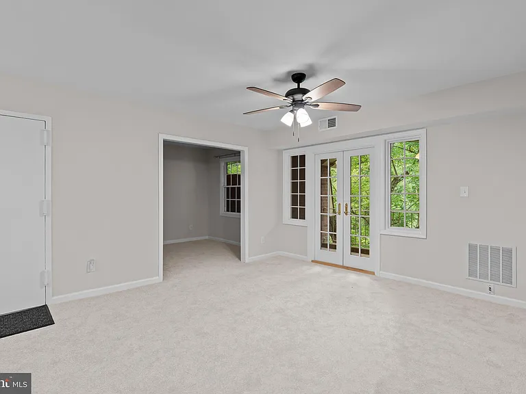 8110 Colony Point Rd #H — Photo 6