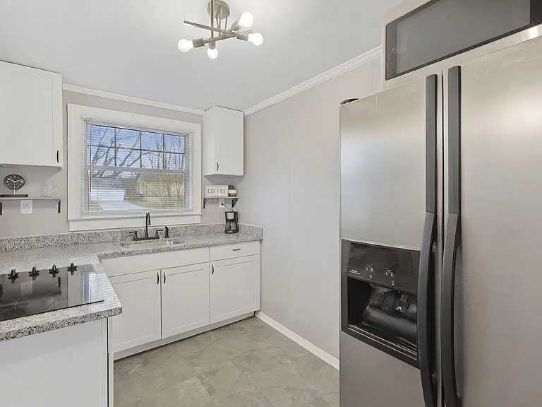 3703 Redding Rd — Photo 6