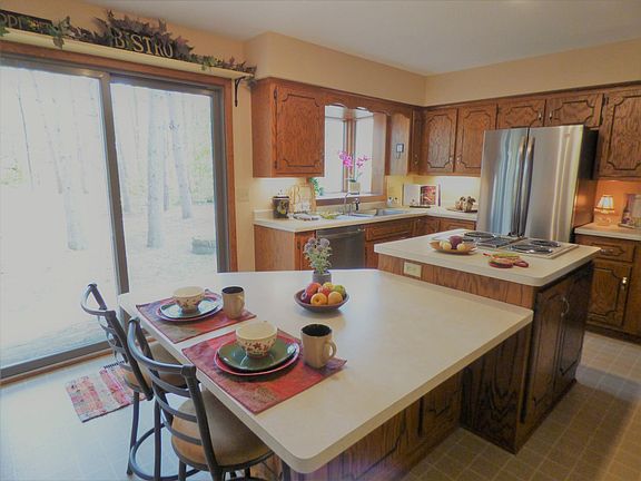 3rd image of 15065 Park Dr