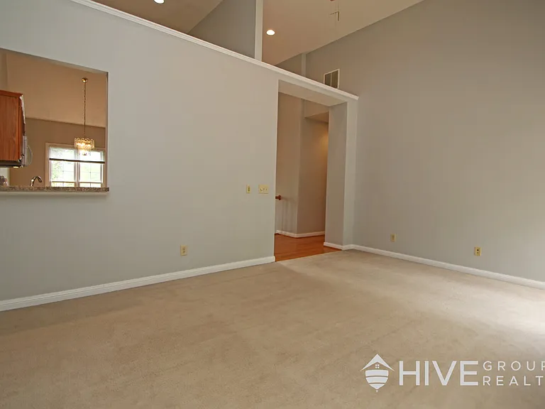 155 Chelsea Cir — Photo 4