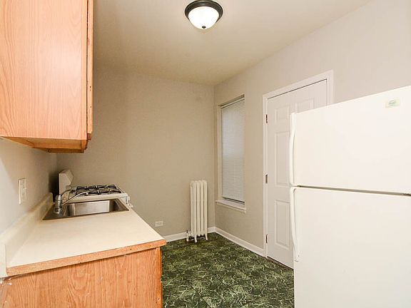 2nd image of 5736 N Winthrop Ave #413