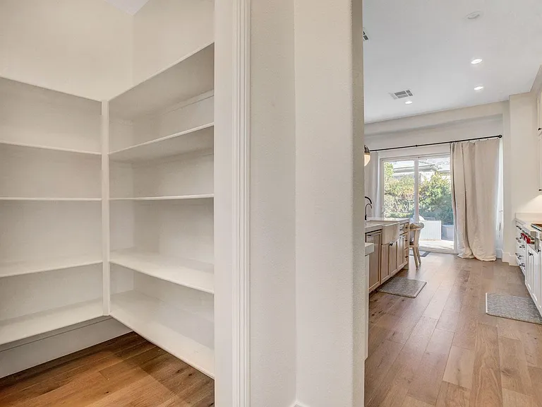 308 Round Stone Ct — Photo 27