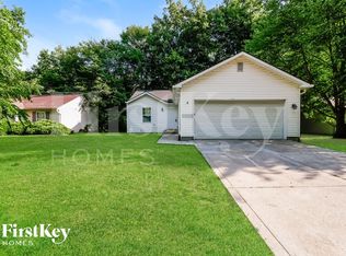 8748 Woodpointe Cir, Indianapolis, IN