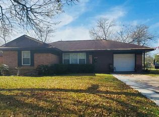 206 Walnut St, Lake Jackson, TX 77566